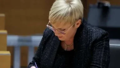 Pirc Musar: Posamezniki naj en odstotek dohodnine podarijo v dober namen