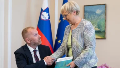 Direktor FIHO predsednici države predal letno poročilo za leto 2025