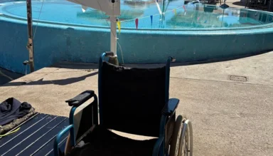 Vandalizem na kopališču za invalide: 'Skok v morje ni samoumevna radost'