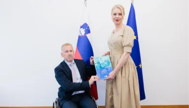 Urška Klakočar Zupančič: Majhni koraki lahko vodijo do velikih sprememb