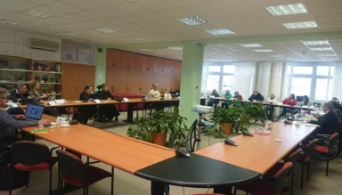 slika redne seje Sveta Fundacije za financiranje invalidskih in humanitarnih organizacij